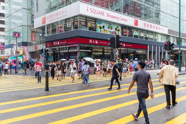 Περιοχή Tsim Sha Tsui Χονγκ Κονγκ Αυγούστου 2018 Άνθρωποι Περπατώντας — Φωτογραφία Αρχείου