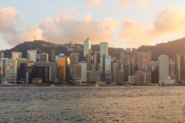 Victoria Harbor, Hong Kong - 05 Ağustos, 2017: Hong Kong sunset 