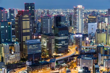 Osaka, Japonya - 13 Eylül, 2015: gece Osaka city kentsel şehir
