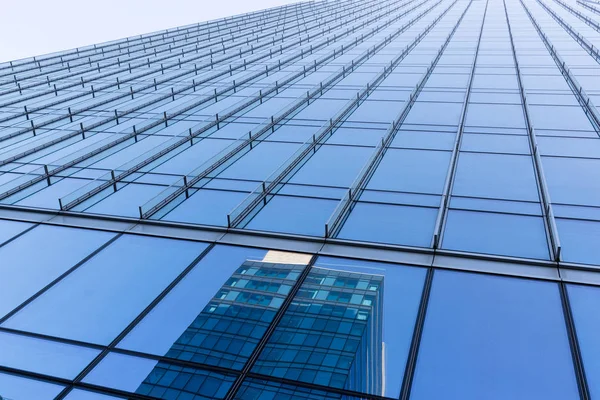 Låg Vinkel Business Tower — Stockfoto