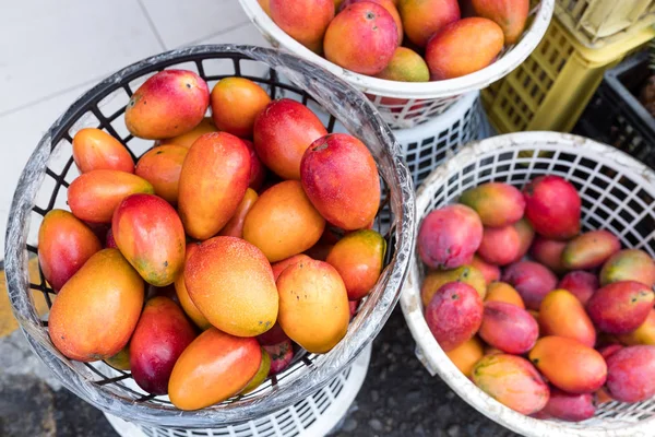 Butiken Säljer Mango Närbild — Stockfoto