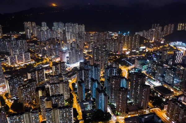 Drone Volar Sobre Zona Residencial Hong Kong Por Noche —  Fotos de Stock