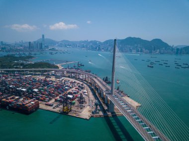 Kwai Tsing konteyner terminalleri Hong Kong şehir üzerinde üstten görünüm