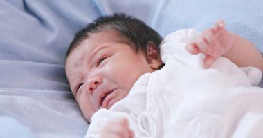 Yeni doğan bebek ağlaması