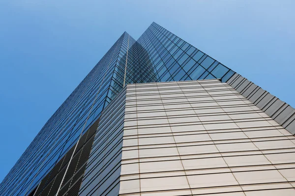 Obchodní Kancelář Věž Modré Obloze — Stock fotografie