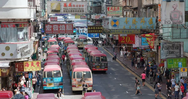 Mong Kok Hong Kong Juni 2018 Menschen Überqueren Bei Regnerischem — Stockfoto