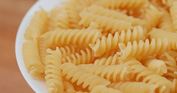 Kupie Fusilli Płytkę Zbliżenie — Zdjęcie stockowe