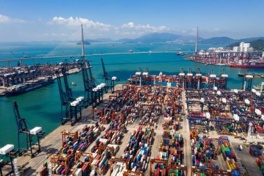 Kwai Tsing, Hong Kong - 04 Eylül, 2018: Kwai Tsing konteyner terminalleri Hong Kong