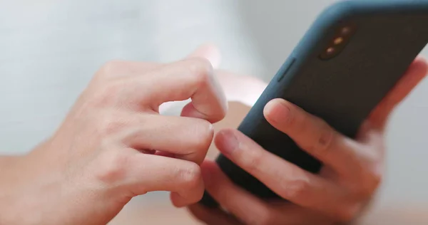 Vrouw Met Mobiele Telefoon — Stockfoto