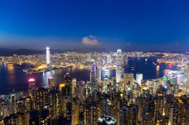 Victoria peak, Hong Kon - 22 Haziran, 2016: Hong Kong manzarası, gece