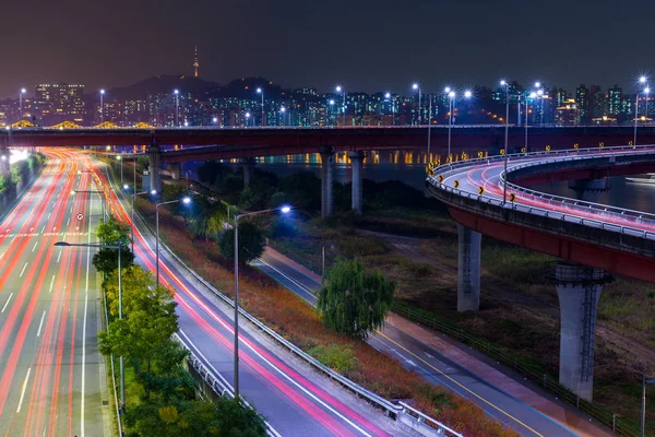 ソウル 2013 夜のソウル市内の交通 — ストック写真
