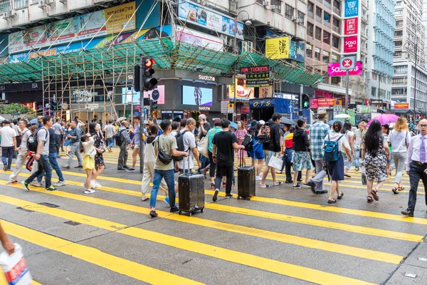 Tsim Sha Tsui Hong Kong August 2018 People Crossing Road — Stock Photo, Image