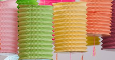 Renkli geleneksel Çince fenerler