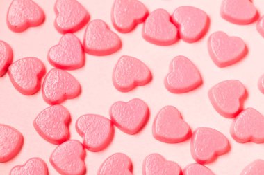 Pembe kalp şekli şekerler 