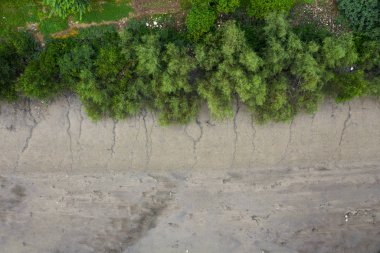 Su kirliliği ile nehrin Üstten Görünüm