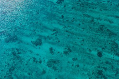 Güzel denizin yukarıdan aşağıya