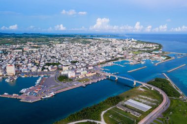 Şehir merkezinde, gündüz Ishigaki üstten görünüm 