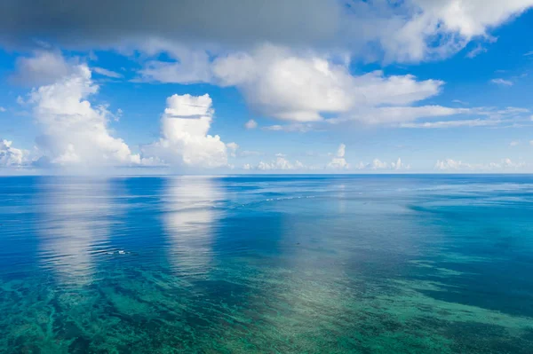 Ясне Блакитне Небо Море Ішігакі Острова Японії — стокове фото
