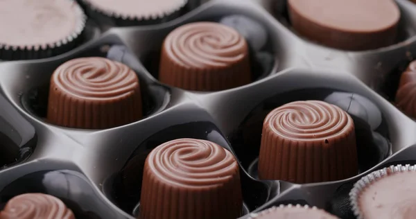 Крупный План Различных Шоколадных Трюфелей — стоковое фото