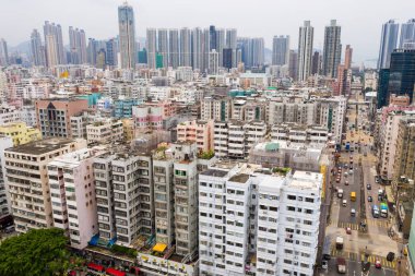 Sham Shui Po, Hong Kong 28 Ağustos 2018:-Hong Kong konut bina üzerinde Drone fly