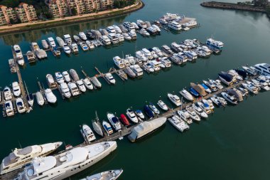Tuen Mun, Hong Kong 27 Eylül 2018:-tayfun barınak yolcu teknesi ile
