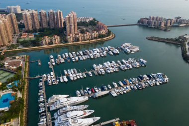 Tuen Mun, Hong Kong 27 Eylül 2018:-tayfun barınak yat tekne ile