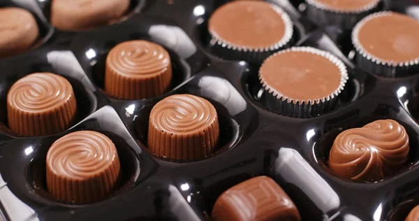 Крупным Планом Шоколадных Конфет Коробке — стоковое фото