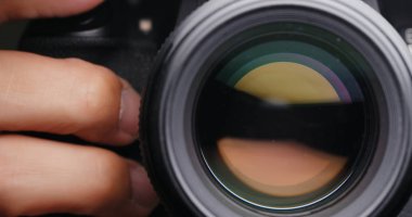 kişi değiştirme kamera lens diyaframı yakın çekim