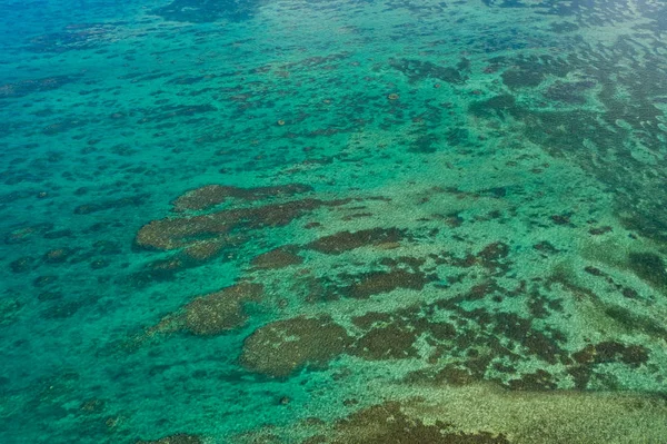 石垣岛白天的热带泻湖 — 图库照片