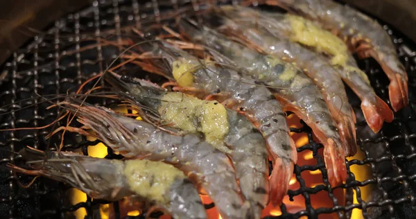 Japon Restoranında Net Metal Izgara Karides — Stok fotoğraf