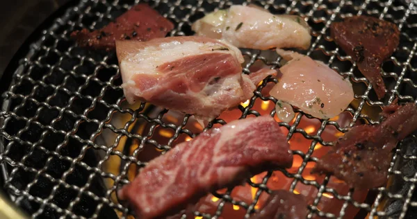 Свинина Металлической Сетке Японском Ресторане Барбекю — стоковое фото