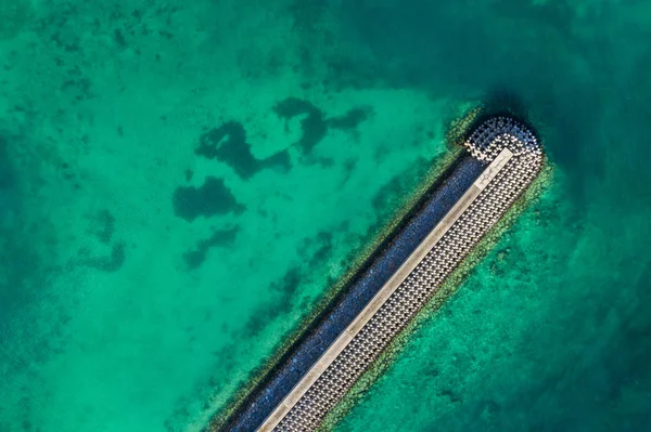 Drone Flyger Över Fyren Havet — Stockfoto