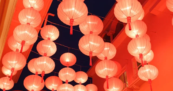 夜の中国の新しい年の伝統的な中国のランタン装飾 — ストック写真