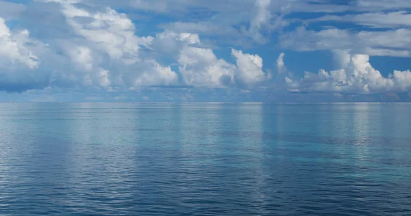 石垣岛美丽的大海和天空 — 图库照片