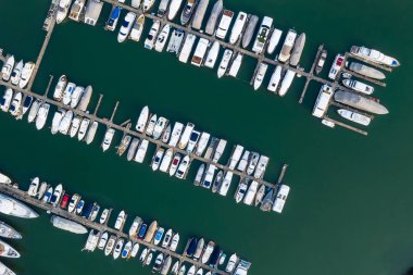 Tuen Mun, Hong Kong, 27 Eylül 2018:-Ana sayfa görünümünü Lüks Yat Limanı