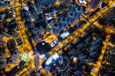 Tin Shui Wai, Hong Kong - 07 Ekim, 2018: gece Hong Kong kentsel şehir havadan görünümü