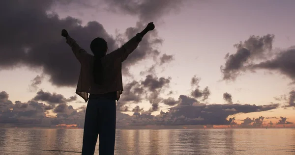 Silhouette Woman Raising Hand Sunrise Time — Stock Photo, Image