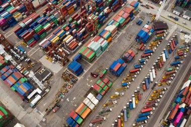 Kwai Tsing, Hong Kong - 09 Ekim, 2018: konteyner liman Hong Kong