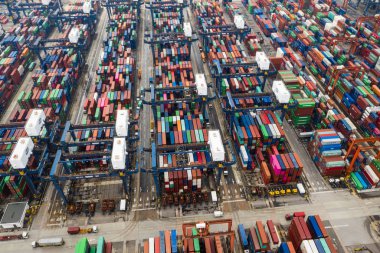 Kwai Tsing, Hong Kong - 09 Ekim, 2018: konteyner liman Hong Kong