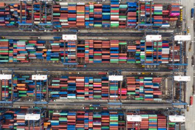 Kwai Tsing, Hong Kong - 09 Ekim, 2018: Kwai Tsing konteyner terminalleri Hong Kong