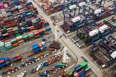 Kwai Tsing, Hong Kong - 09 Ekim, 2018: konteyner liman Hong Kong