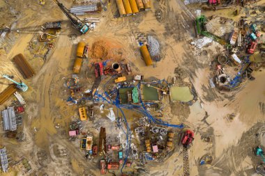 Gündüz inşaat alanında havadan görünümü 