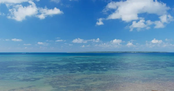 Остров Ишигаки Голубым Небом — стоковое фото