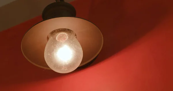 Lampa Wisząca Szklana Wewnątrz Restauracji — Zdjęcie stockowe