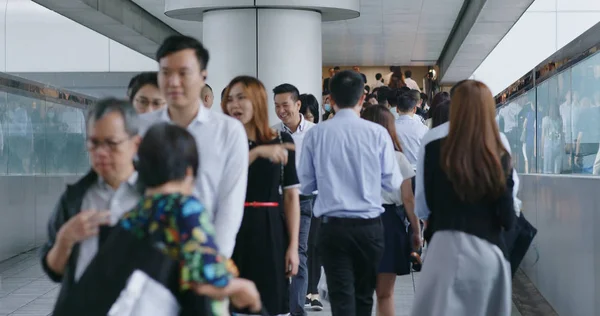 Central Hong Kong Oktober 2018 Människor Vandrar Gångbron Affärsdistrikt Hong — Stockfoto