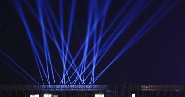 Światło Lasera Wydajność Dachu Budynku Górnej — Zdjęcie stockowe