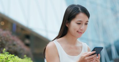 Kadın için smartphone online okuyun