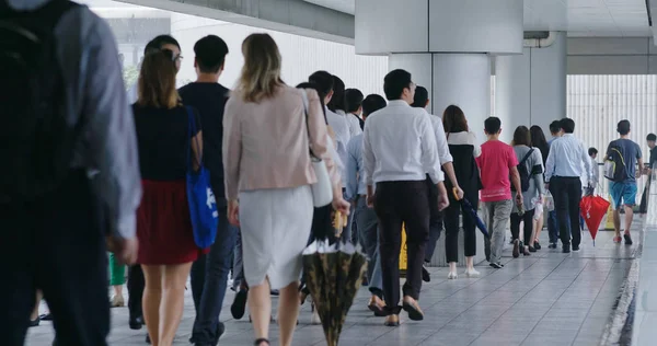 Central Hong Kong Října 2018 Lidé Přes Silnici — Stock fotografie