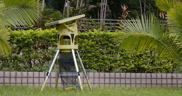 Máquina Captura Mosquitos Energia Solar Parque — Fotografia de Stock