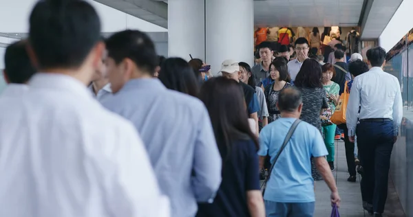 Central Hong Kong Outubro 2018 Pessoas Atravessam Estrada — Fotografia de Stock